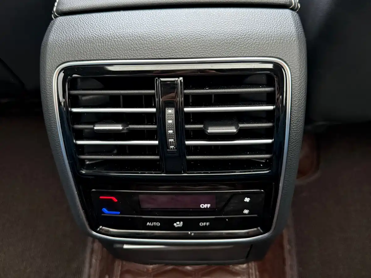 Volkswagen Magotan 2023 2 Million Units Anniversary Edition 330TSI DSG Leading Type фото 11