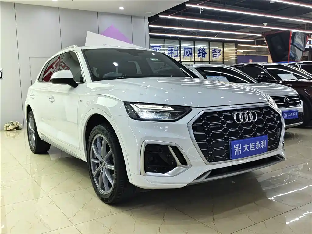 Audi Q5L 2022 40T Luxury Dynamic фото 3