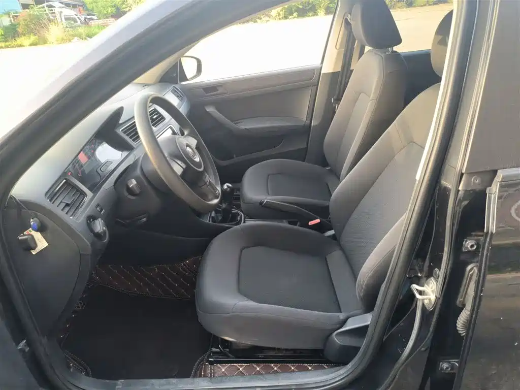 Volkswagen Santana 2015 1.4L Manual Trend Edition фото 15