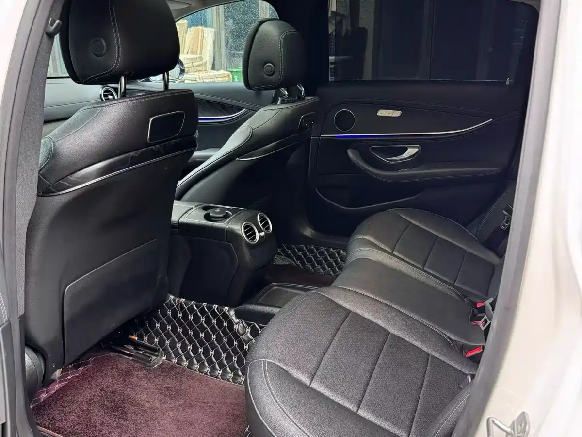 Фото 6 - Mercedes-Benz E-Class