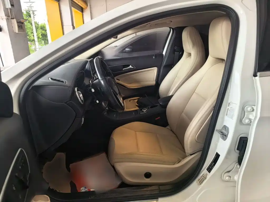 Mercedes-Benz GLA 2015 2015 GLA 200 Fashion