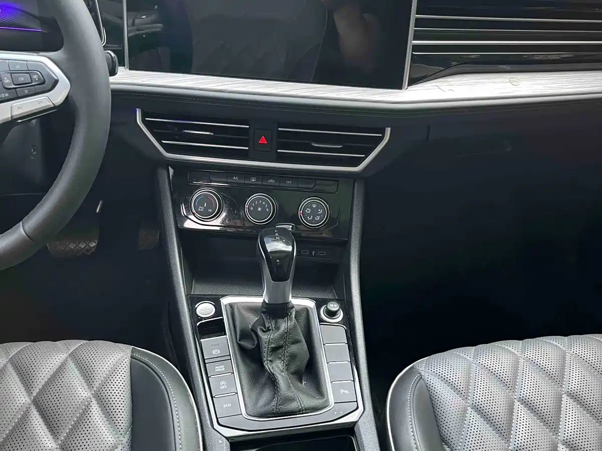 Volkswagen Sagitar 2025 300TSI DSG Surpass Edition фото 25