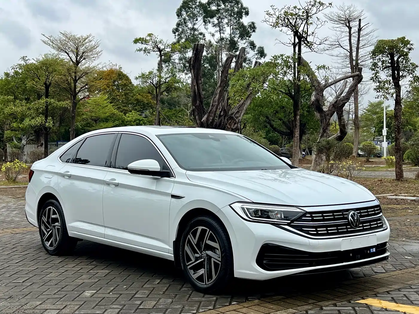 Volkswagen Sagitar 2023 300TSI DSG Surpassing Edition фото 3