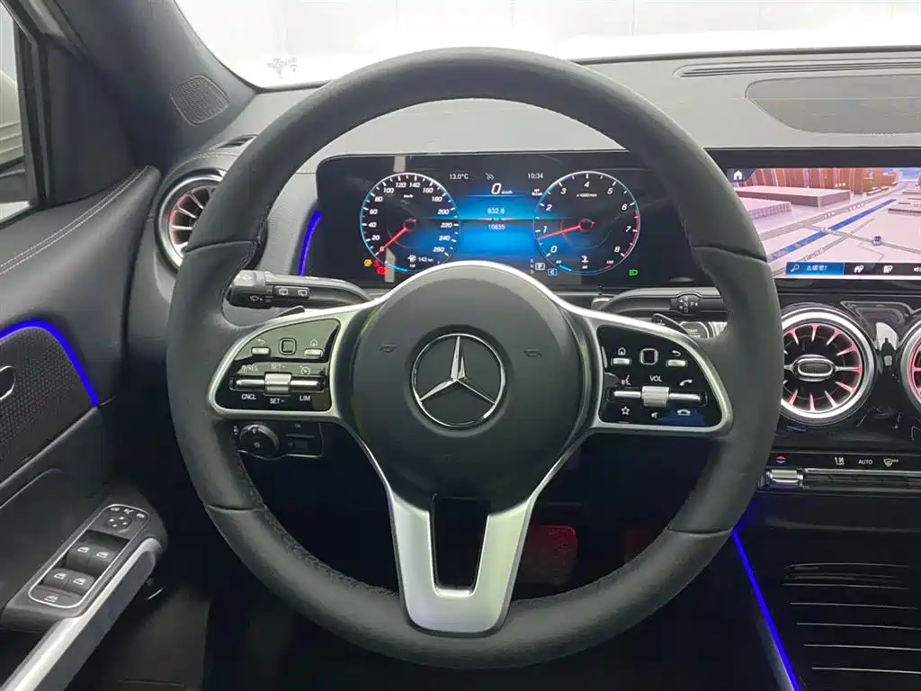 MERCEDES-BENZ GLB