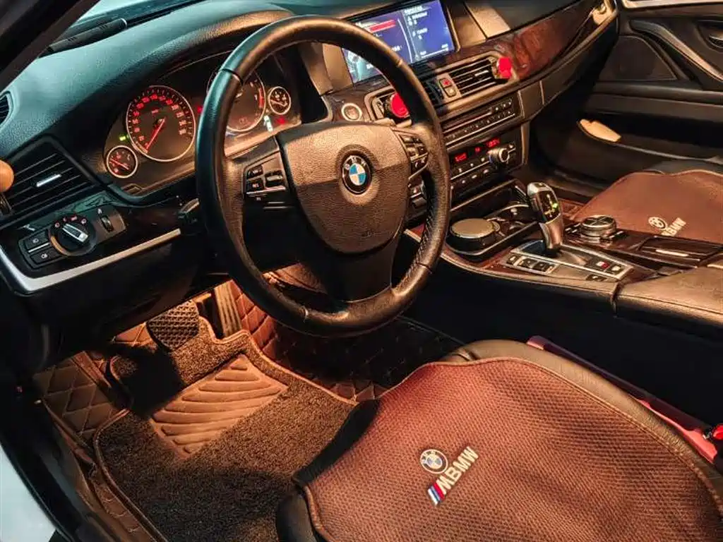 BMW 5 Series 2013 525Li Luxury фото 5