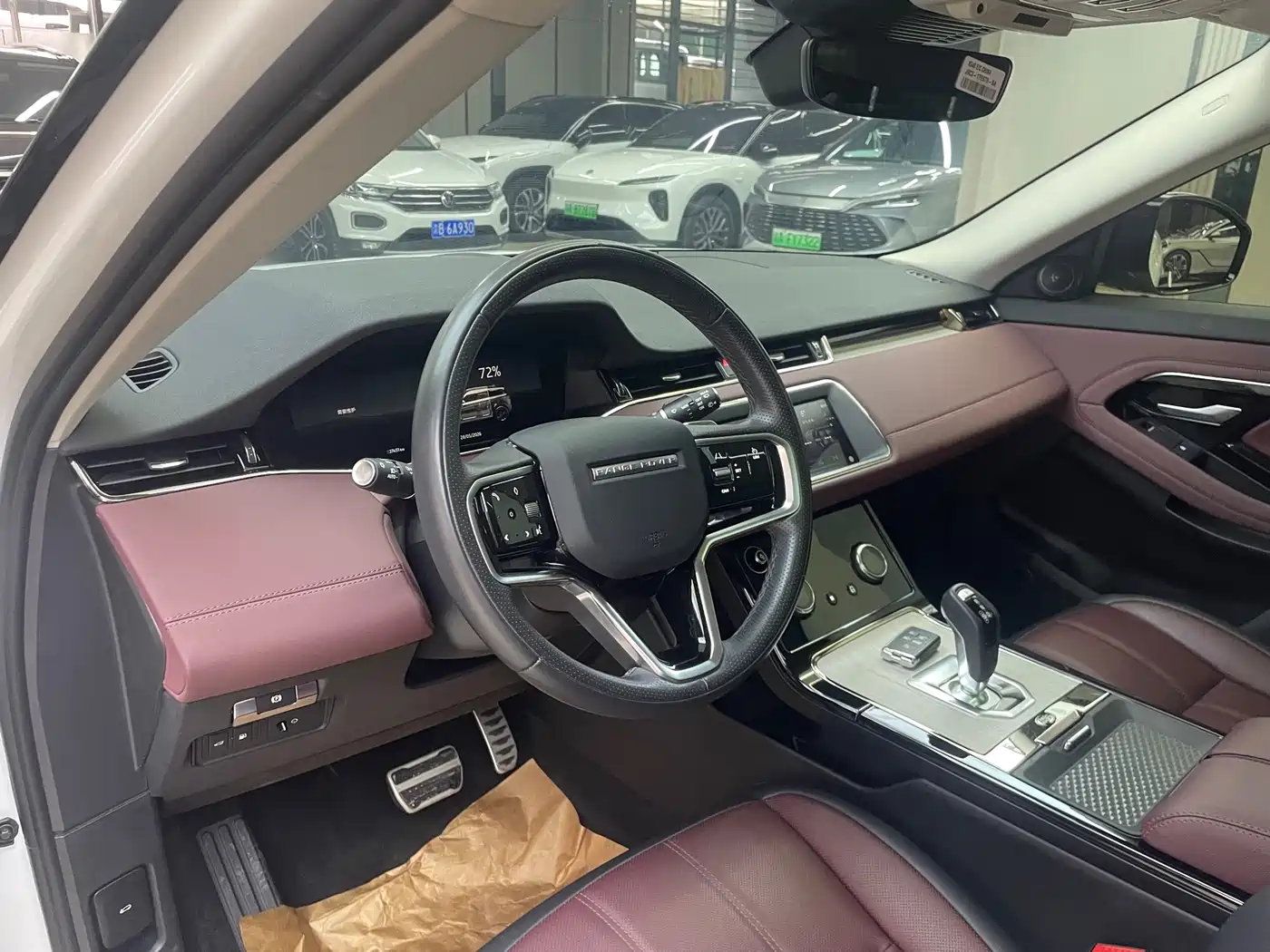 Land Rover Range Rover Evoque New Energy 2023 Range Rover Evoque L P300e Plug-in Hybrid Edition фото 10