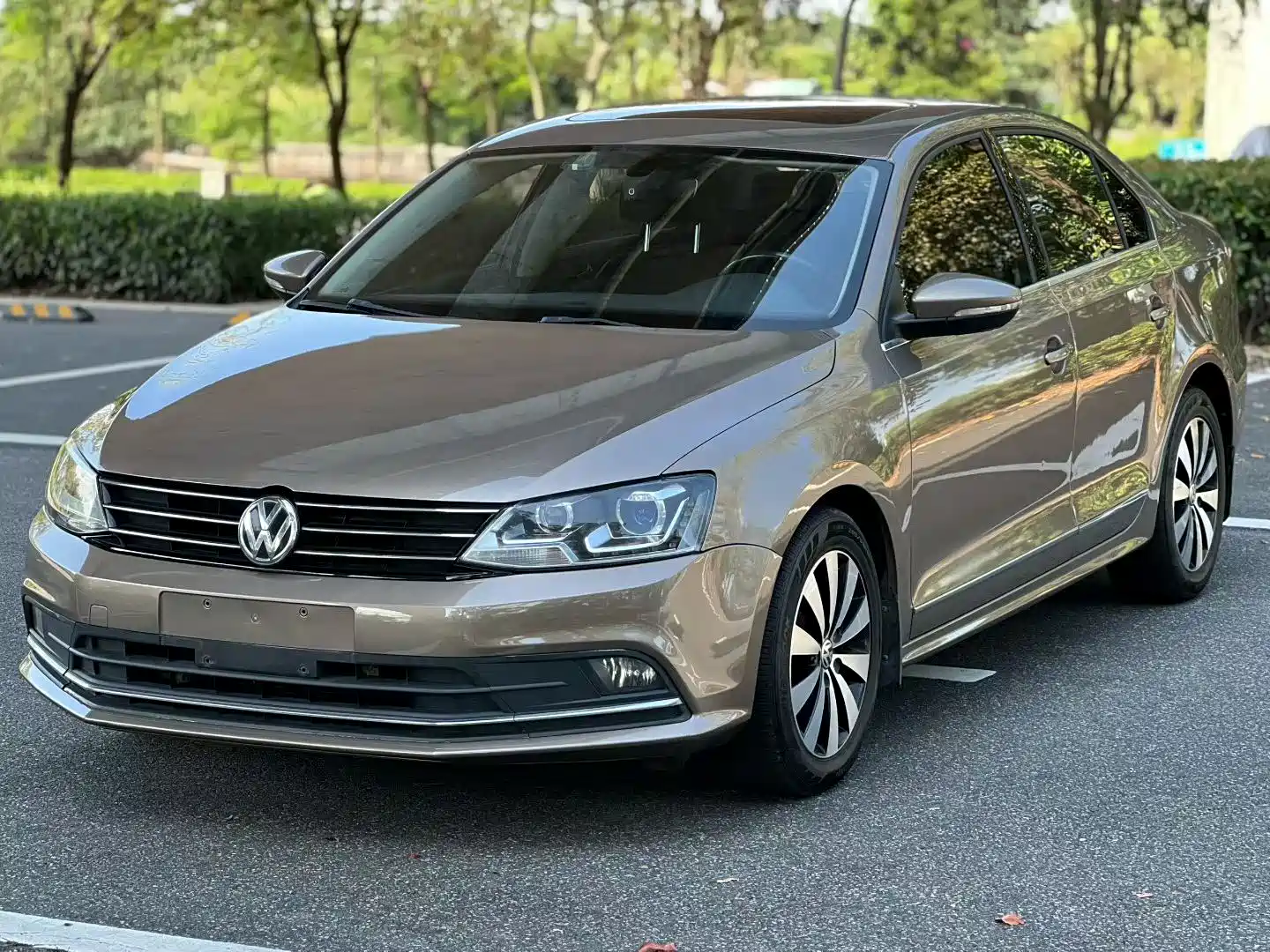 Photo 1 - Volkswagen Sagitar