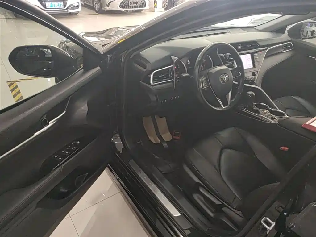 Toyota Camry 2018 2.0S Sport Edition фото 16