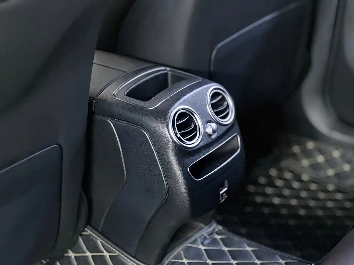 Mercedes-Benz GLC 2022 Model GLC 260 L 4MATIC Dynamic Edition фото 13