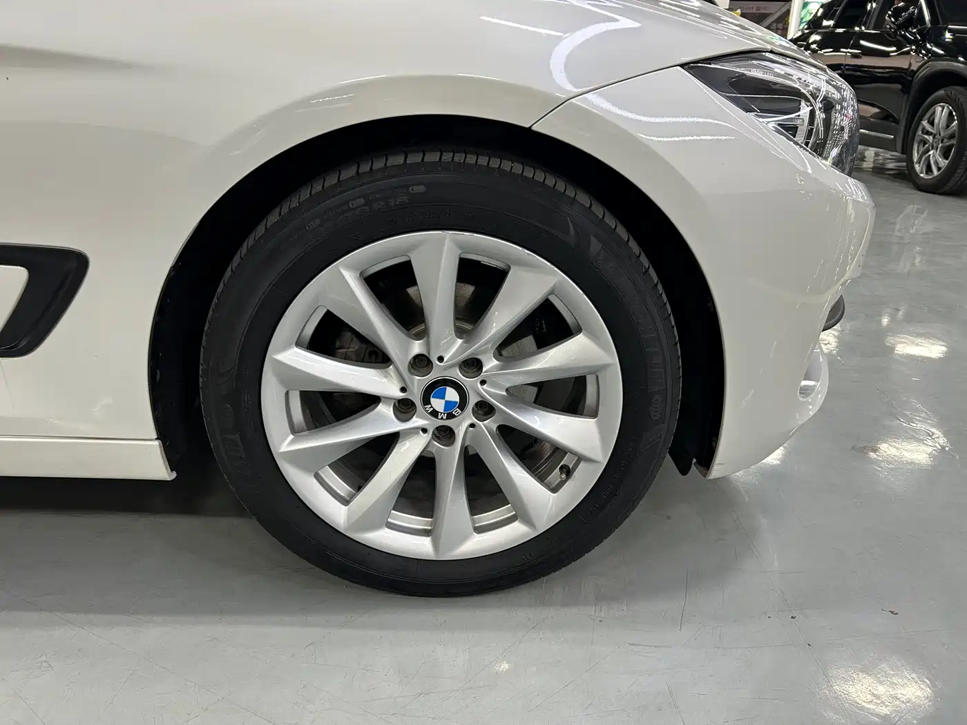 BMW 3 Series GT 2018 320i Fashion фото 3
