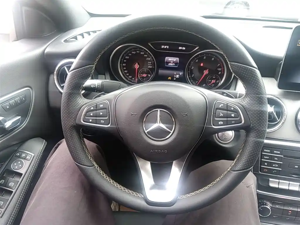 Mercedes-Benz CLA (Import) 2017 Facelift CLA 200 Style фото 11