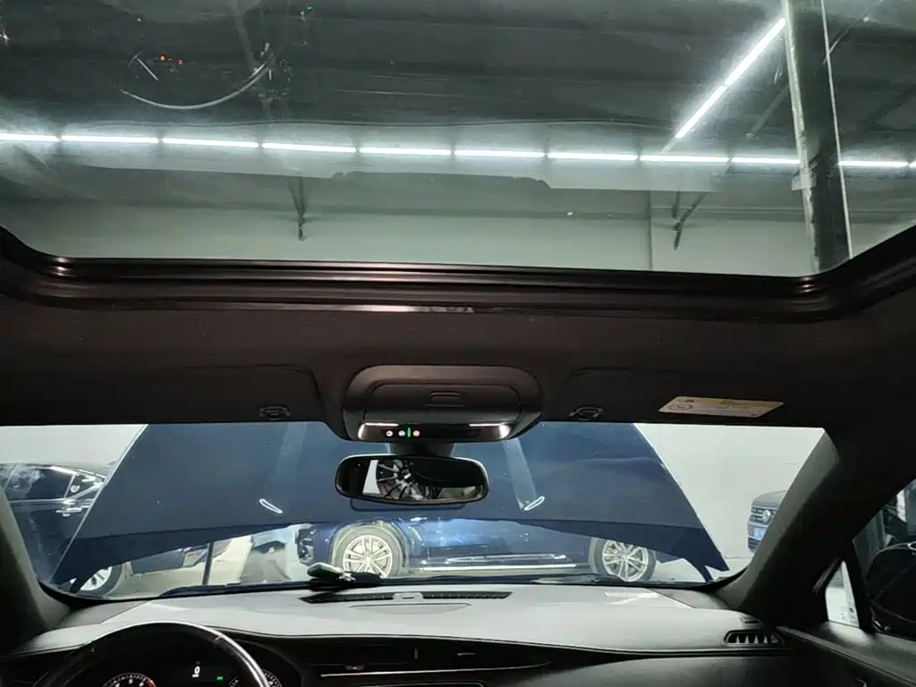 Photo 14 - Cadillac XT4