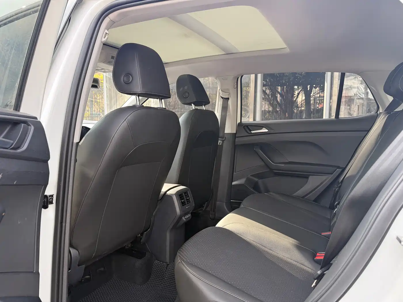 Volkswagen Tanying 2021 1.5L Automatic Smart Connect Edition фото 4