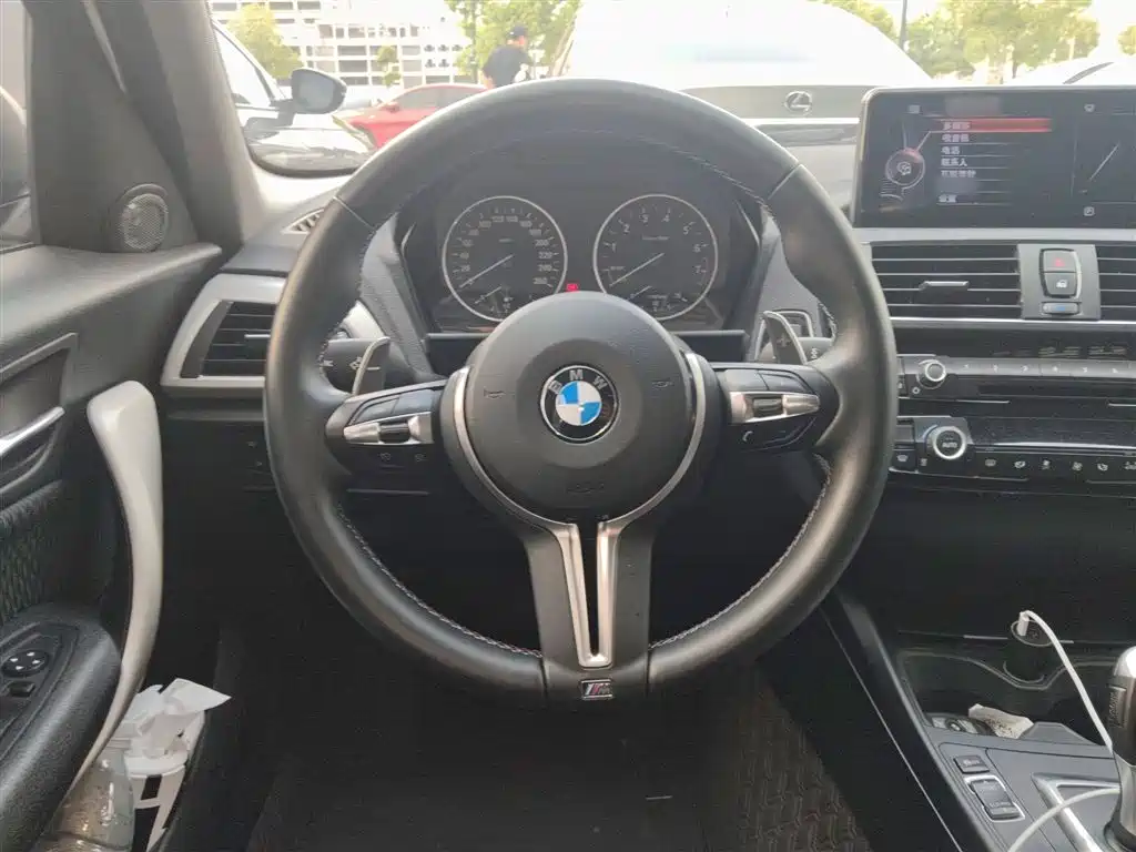 BMW 1 Series (Import) 2015 120i Leading фото 11