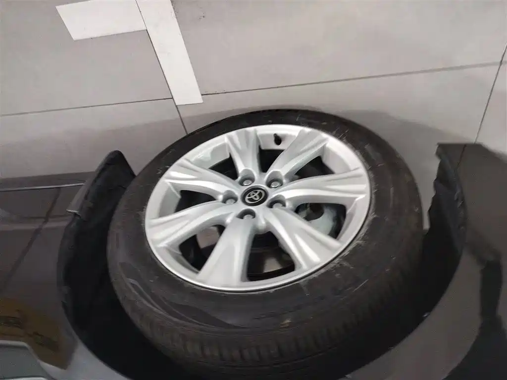 Toyota Avalon 2023 Dual Hybrid 2.5L Aspiration Edition фото 25