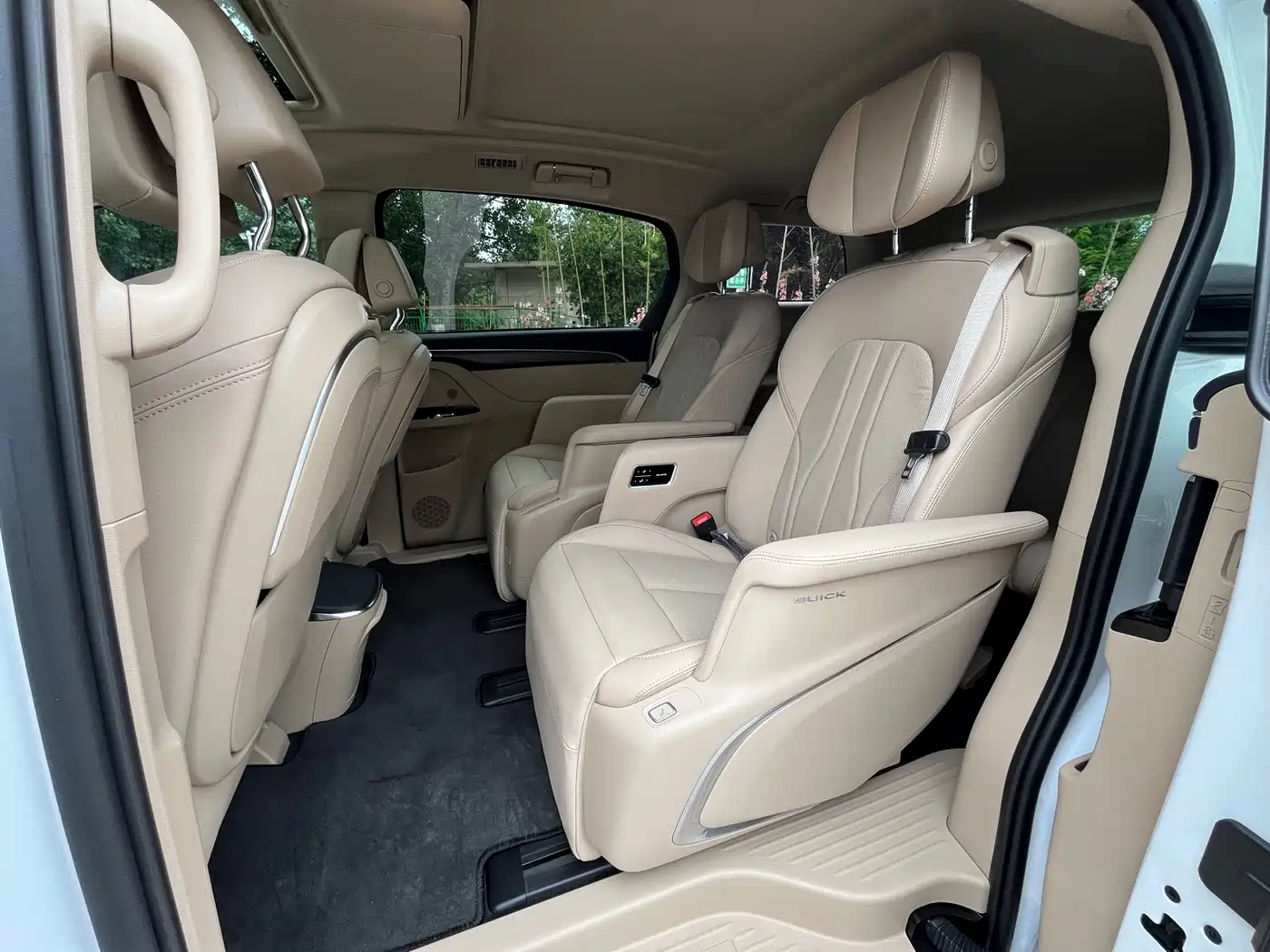 Buick GL8 New Energy 2025 Land Honor Premium Edition 7-Seater фото 11