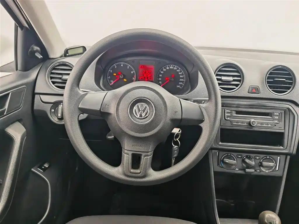 Volkswagen Jetta 2015 1.6L Manual Trend фото 11