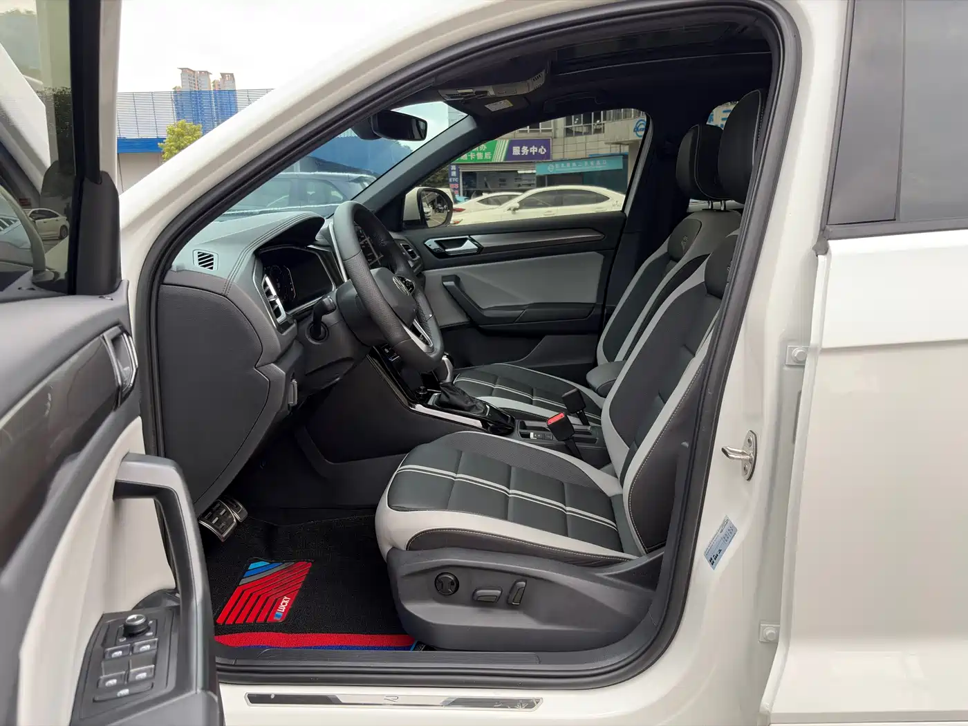 Volkswagen T-ROC 2025 300TSI DSG 2WD Dawn Edition фото 7