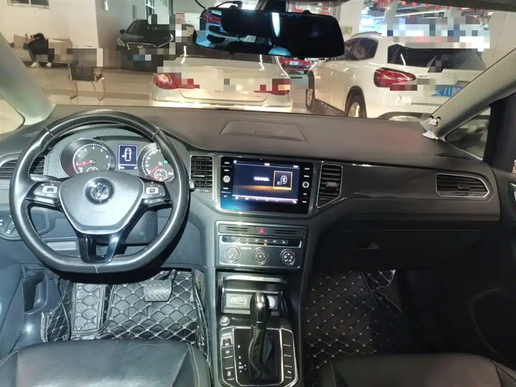 Volkswagen Golf Sportsvan 2018 230TSI Automatic Luxury фото 10