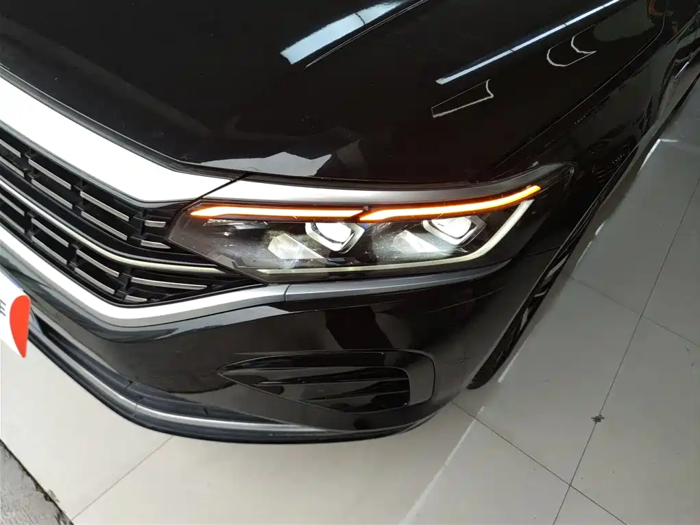 Volkswagen Passat 2022 330TSI Luxury Edition фото 24