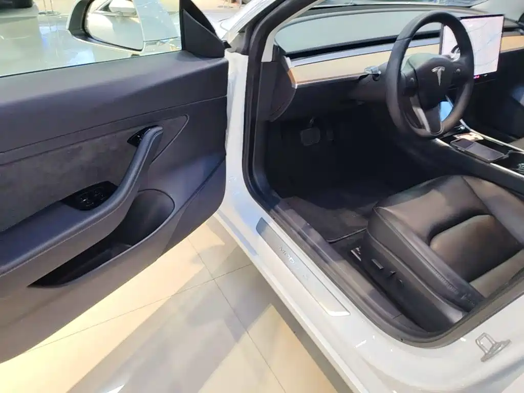 Фото 16 - Tesla Model 3