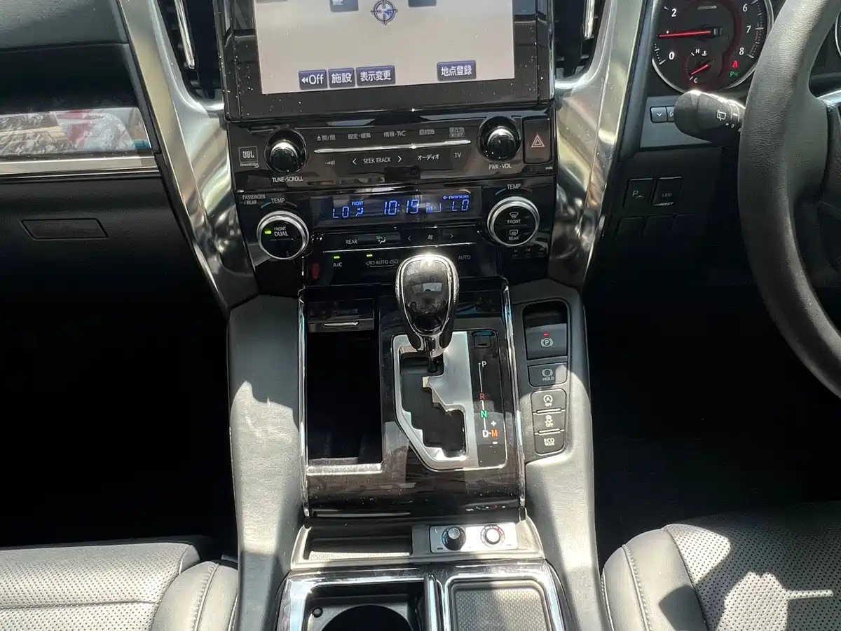 Toyota Vellfire фото 15