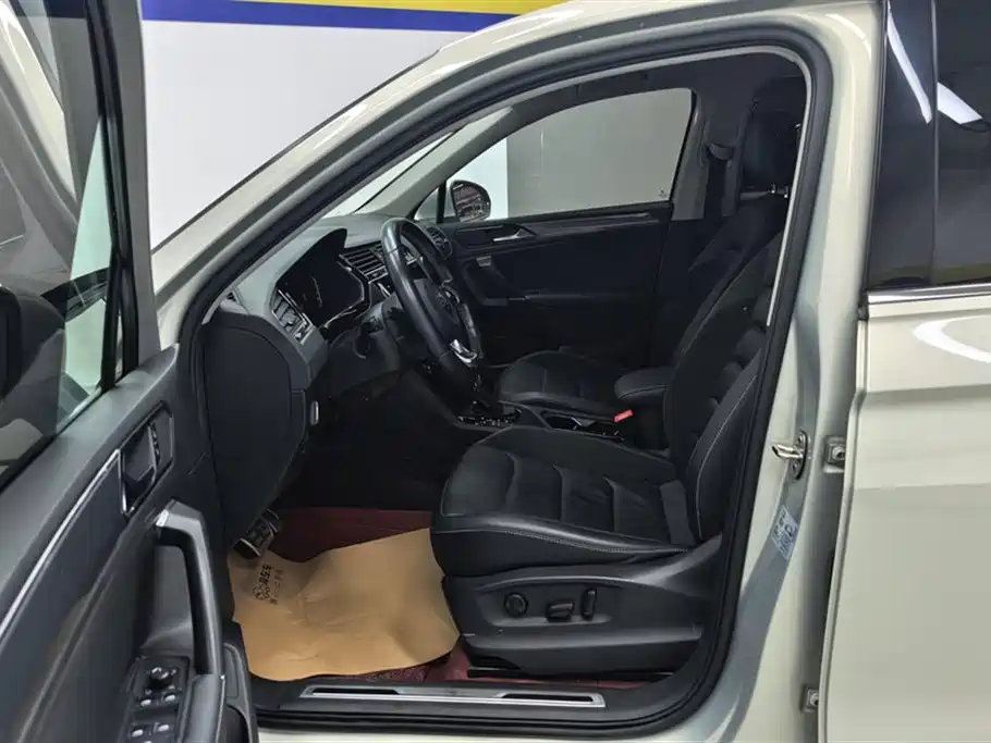 Volkswagen Tiguan L 2021 330TSI Automatic 2WD R-Line Premium фото 9