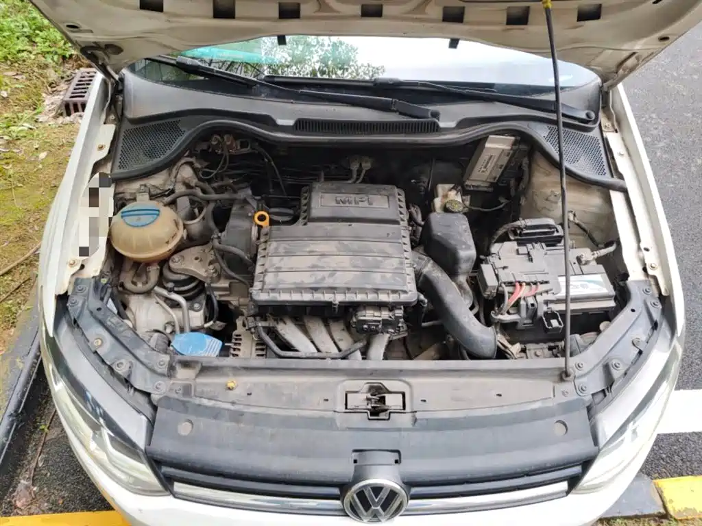 Volkswagen Polo 2014 1.4L Automatic Comfort Edition фото 11