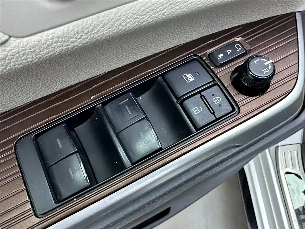 Toyota Sienna 2021 2.5L Hybrid Luxury Edition фото 27