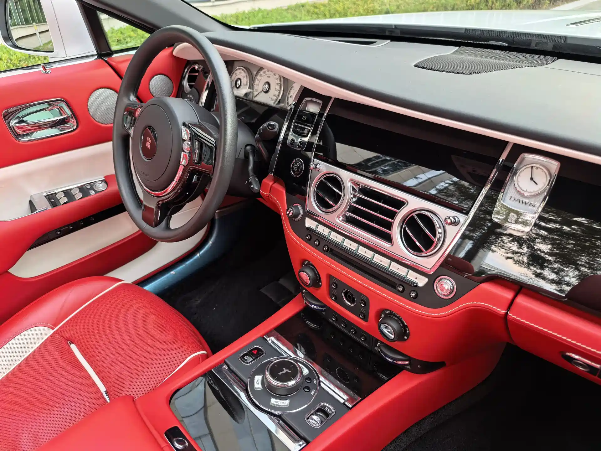 Фото 51 - Rolls-Royce Dawn