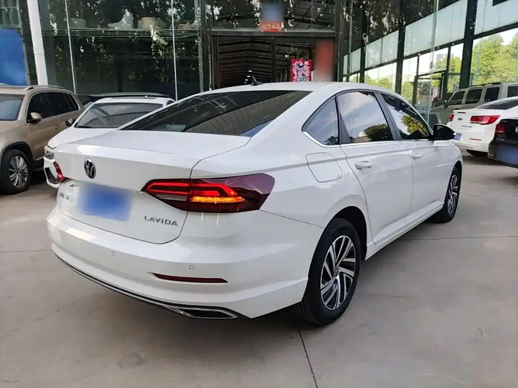 Volkswagen Lavida 2022 1.5L Auto Comfort Edition фото 7