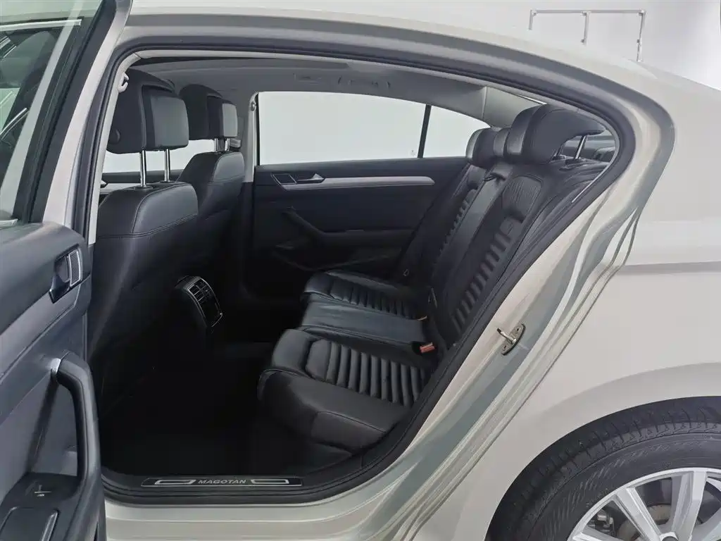 Volkswagen Magotan 2017 330TSI DSG Leading фото 15