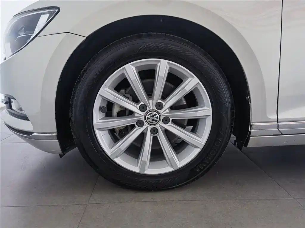 Volkswagen Magotan 2017 330TSI DSG Leading фото 17