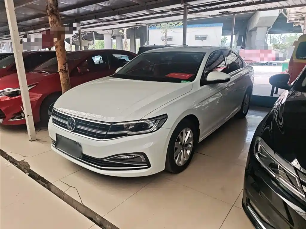 VOLKSWAGEN BORA