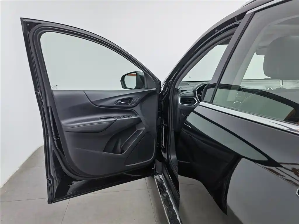 Chevrolet Equinox 2018 550T Automatic 4WD Pioneer Edition фото 8