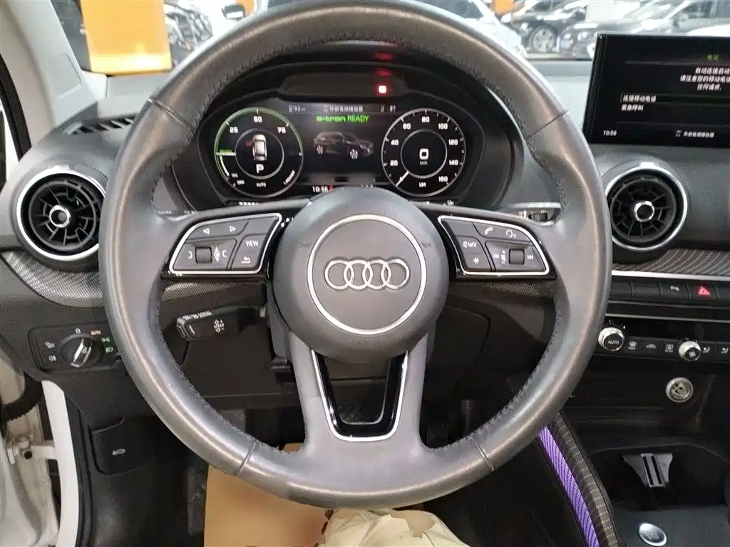 AUDI Q2L E-TRON