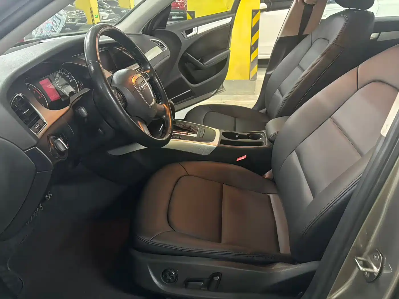 Audi A4L 2012 2.0 TFSI Auto Standard фото 6