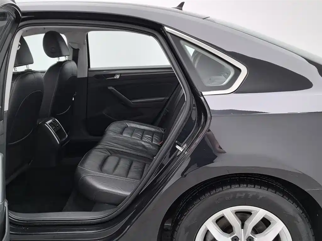 Volkswagen Passat 2017 280TSI DSG Elegance фото 15