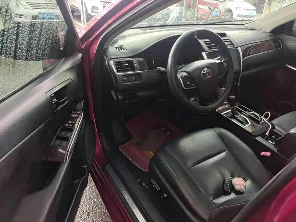 Фото 16 - Toyota Camry