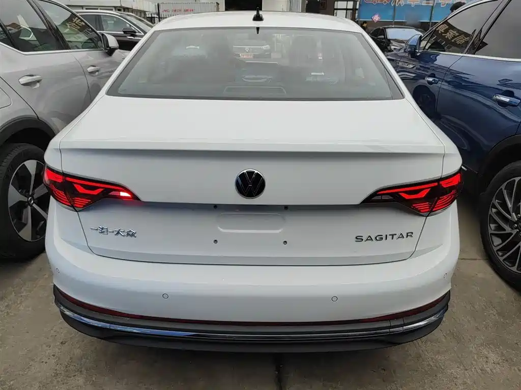 VOLKSWAGEN SAGITAR