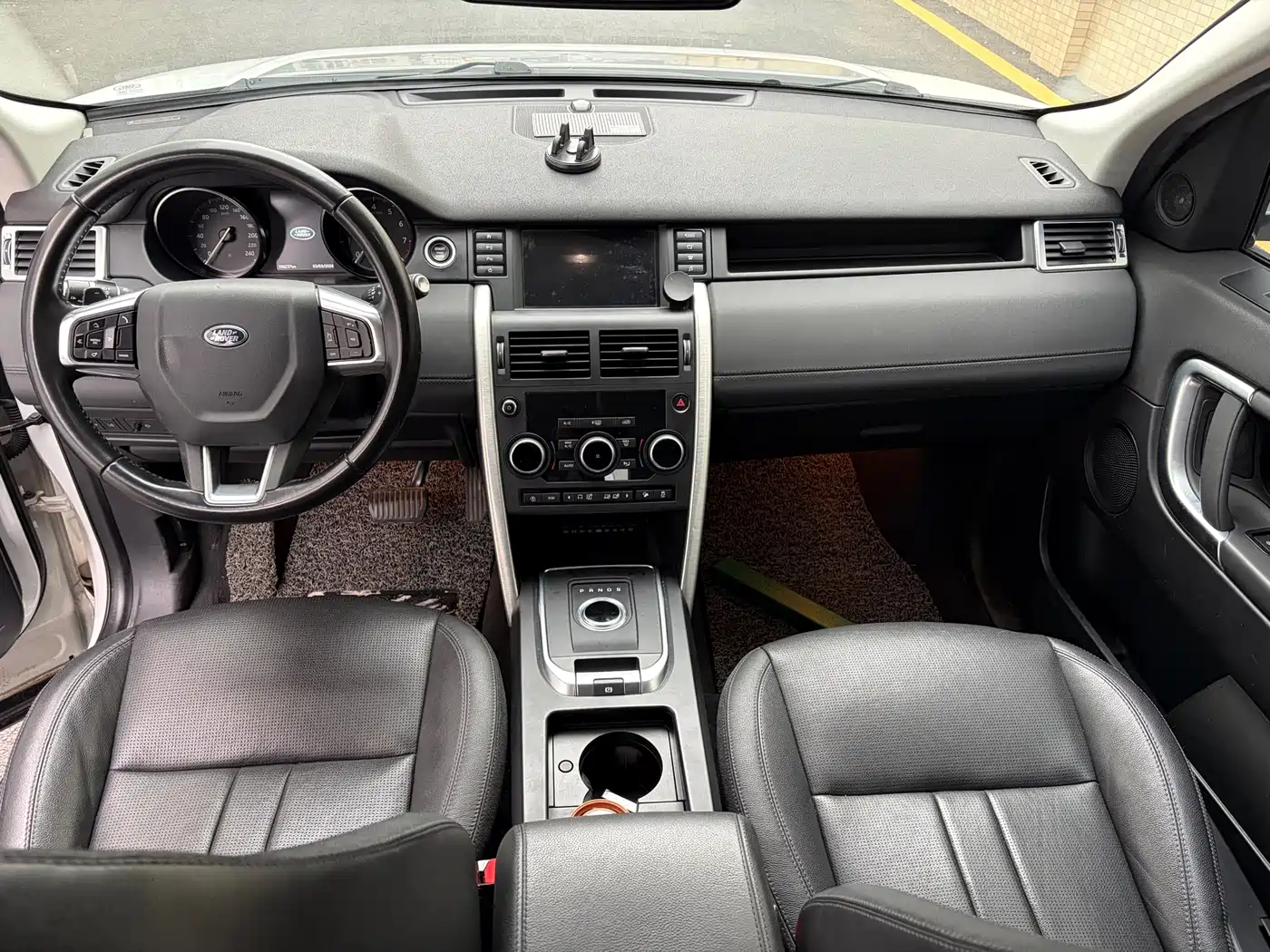 Land Rover Discovery Sport 2018 240PS SE Edition фото 5
