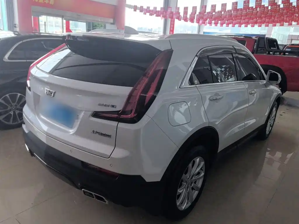 CADILLAC XT4