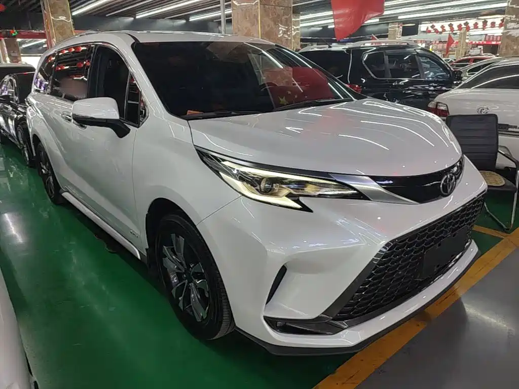 Фото 4 - Toyota Granvia