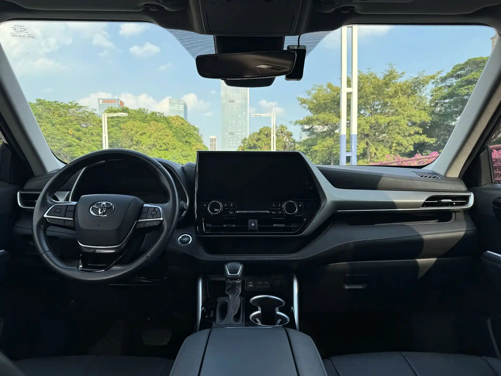 Photo 9 - Toyota Highlander