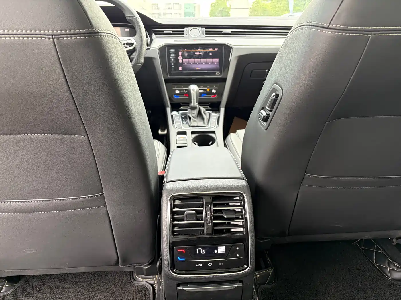 Volkswagen Magotan 2023 2 Million Units Anniversary Edition 330TSI DSG Leading Type фото 9
