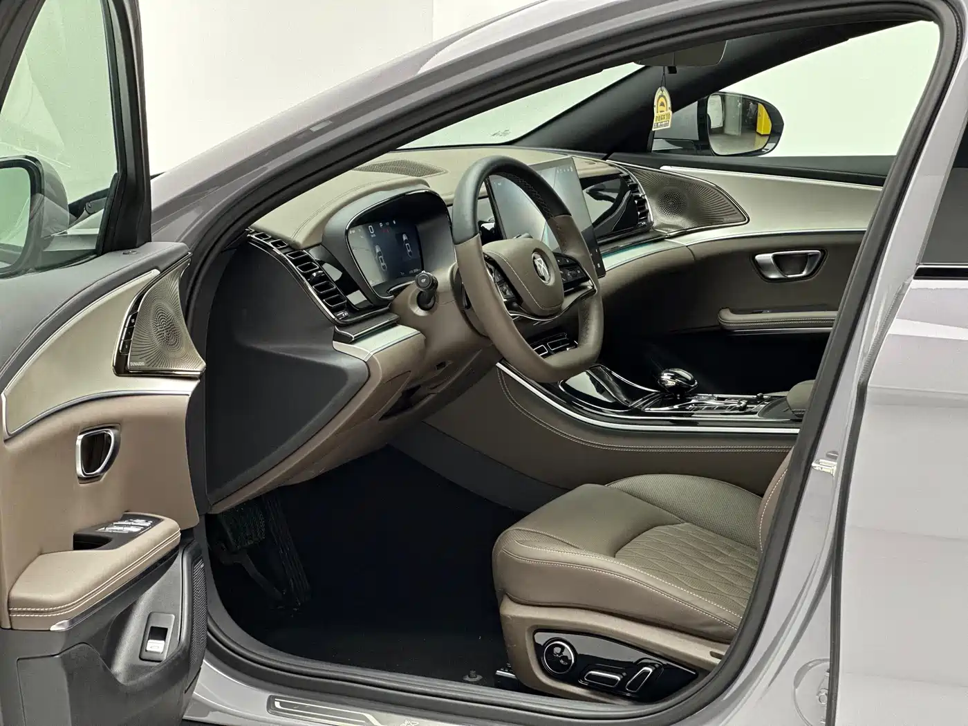 BYD Han 2025 2025 DM-i Smart Driving Edition 125KM Honor