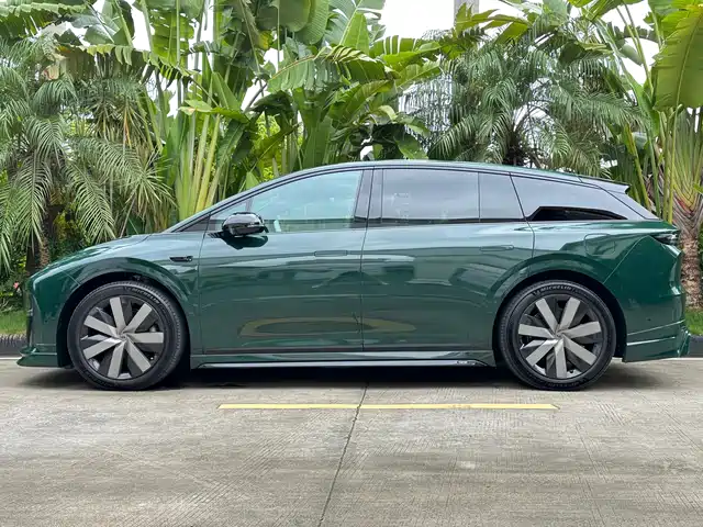 Li Auto i6 2025 4WD Base Model — фото 3