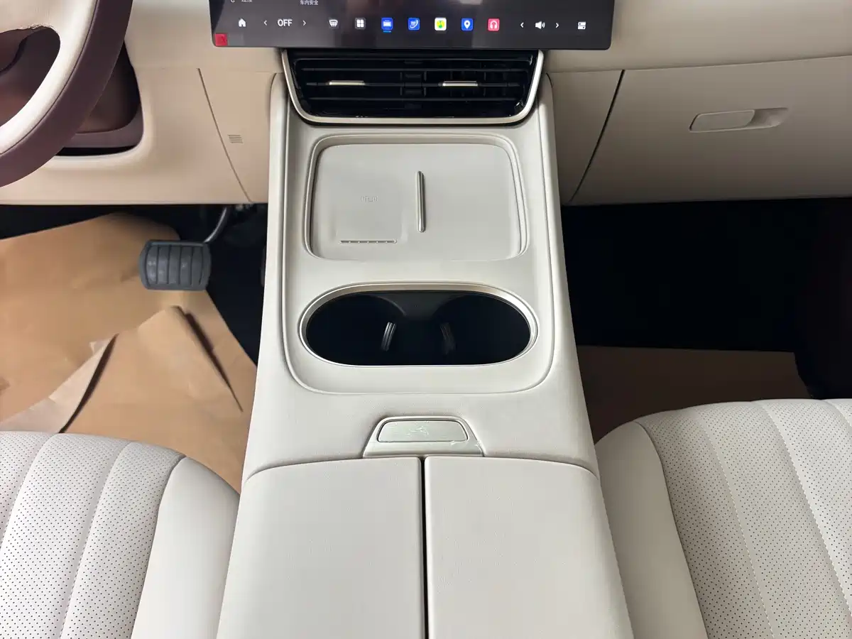 Dongfeng Aeolus L8 2025 Plug-in Hybrid фото 11
