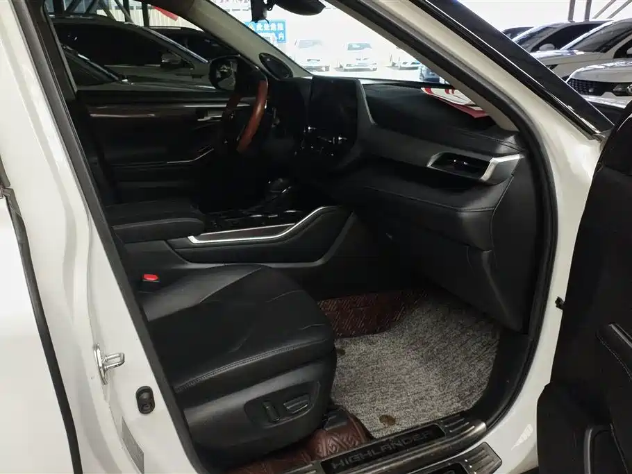 Toyota Highlander 2023 2.5L Smart Hybrid Dual Engine AWD Ultimate 7-Seater фото 8
