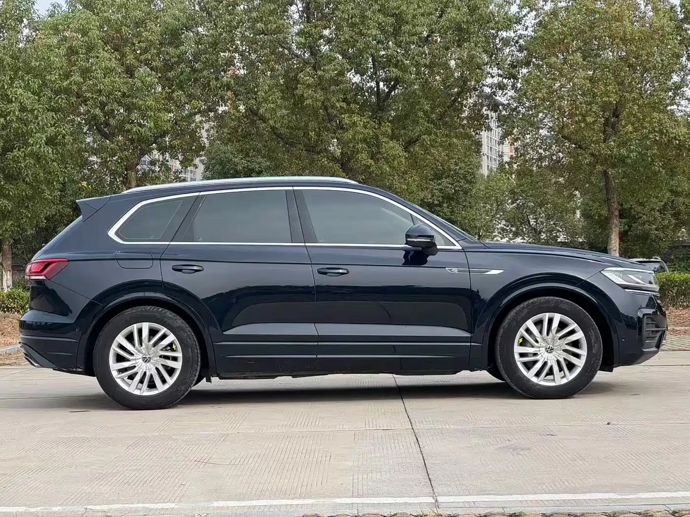 VOLKSWAGEN TOUAREG